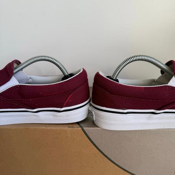 Vans Classic Lo Slip On Pink \\White Sneakers  SZ- 6 Men SZ- 7.5 Women